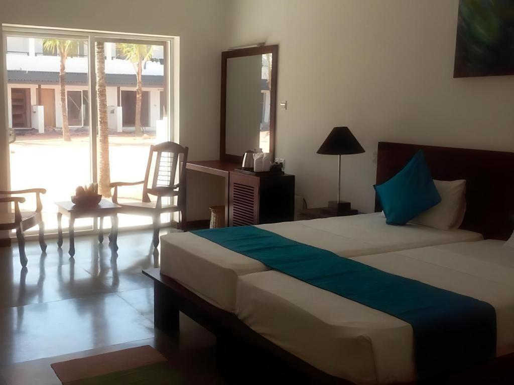 Coco Royal Beach Resort Калутара Екстериор снимка